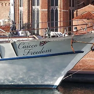 ** Botel Boat&breakfast Caicco Freedom Italië